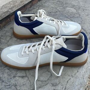 The RS01 Sneaker in off-white, light khaki and navy combo